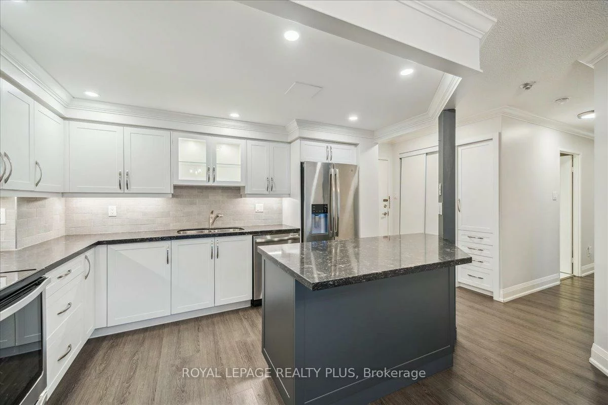 250, Davis, Central Newmarket, Newmarket