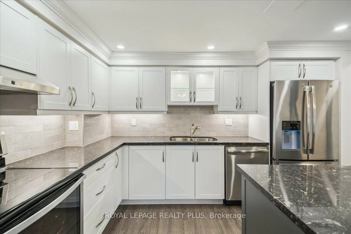 250, Davis, Central Newmarket, Newmarket