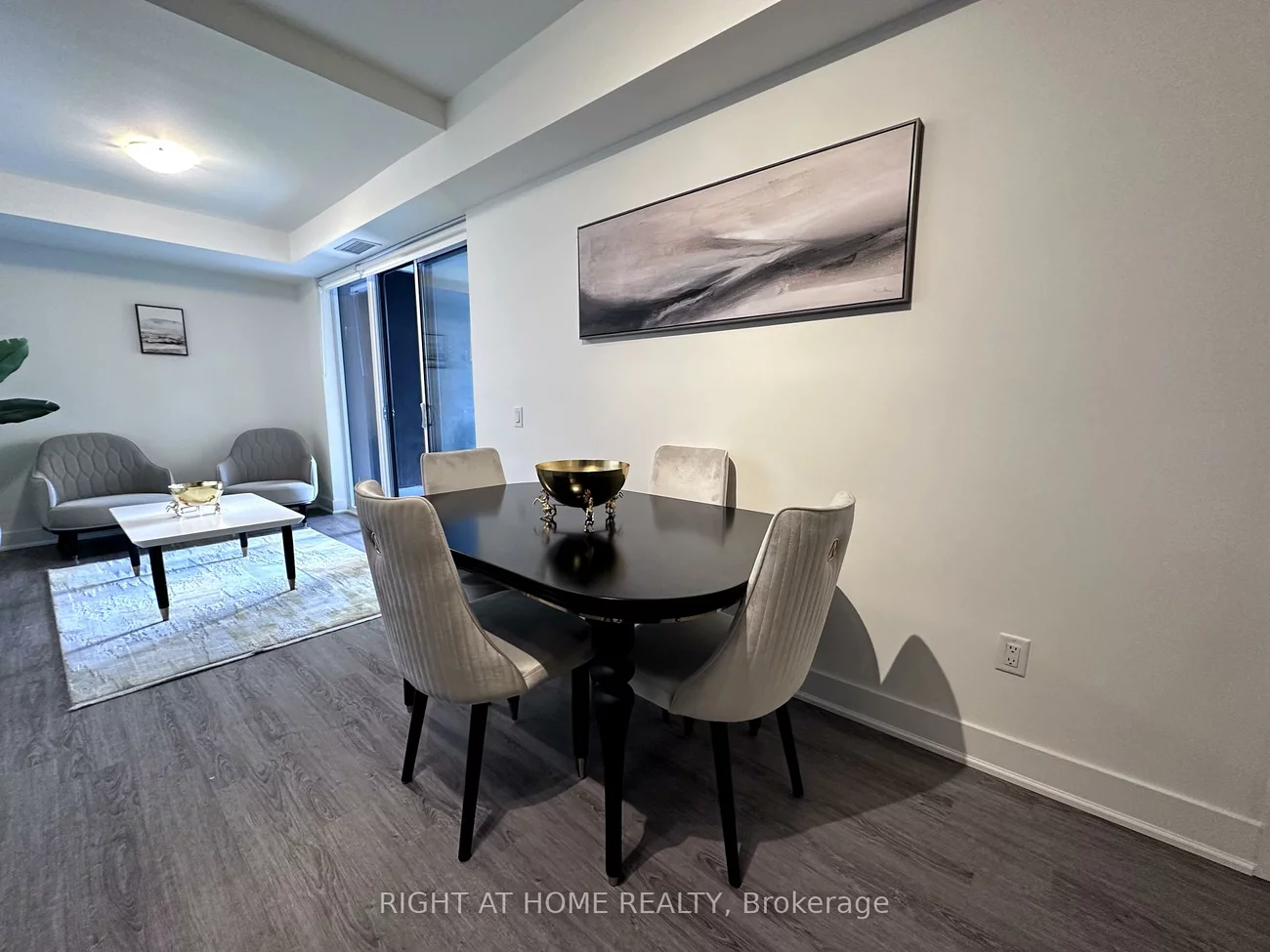 185, Deerfield, Central Newmarket, Newmarket