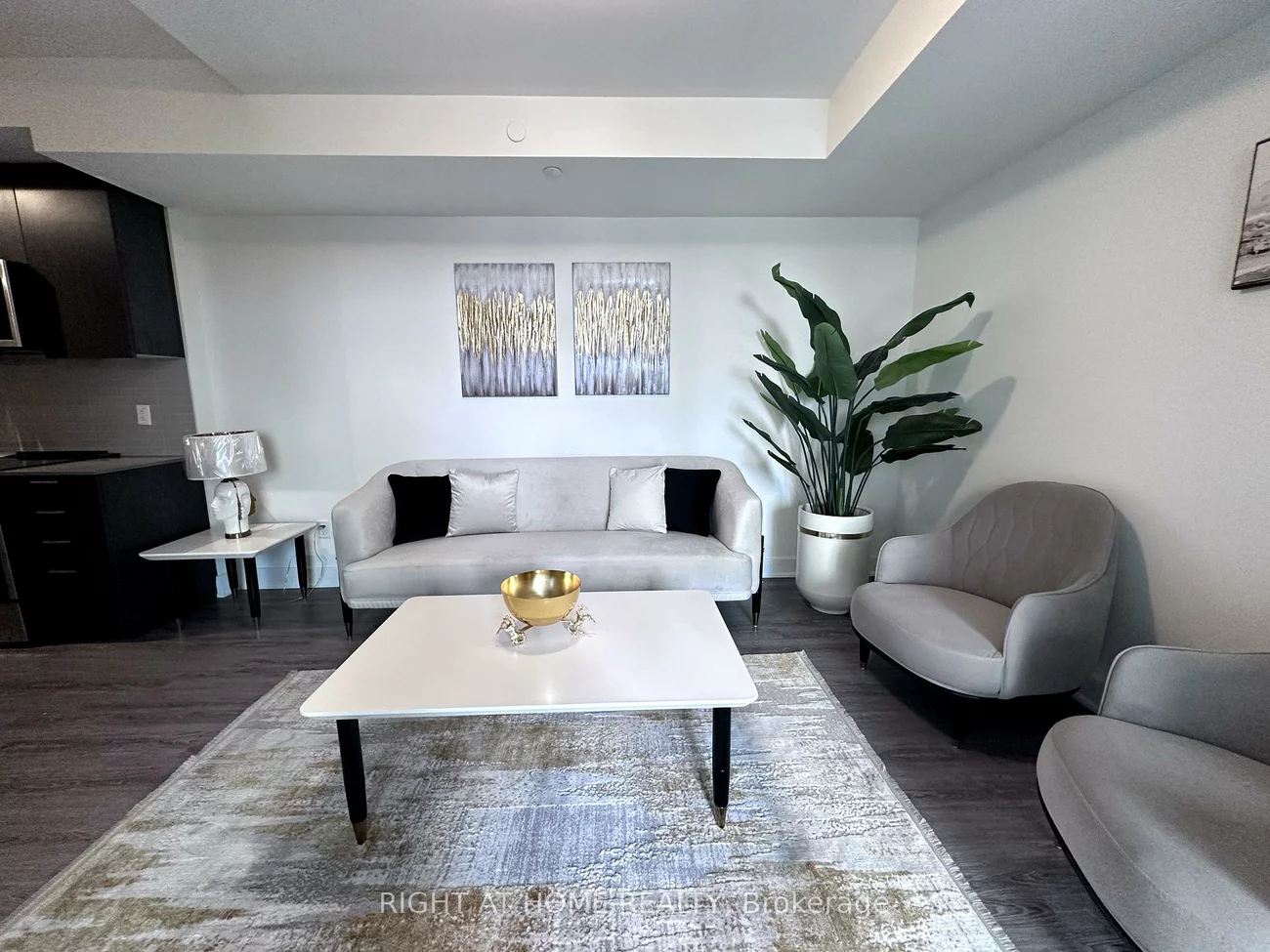185, Deerfield, Central Newmarket, Newmarket
