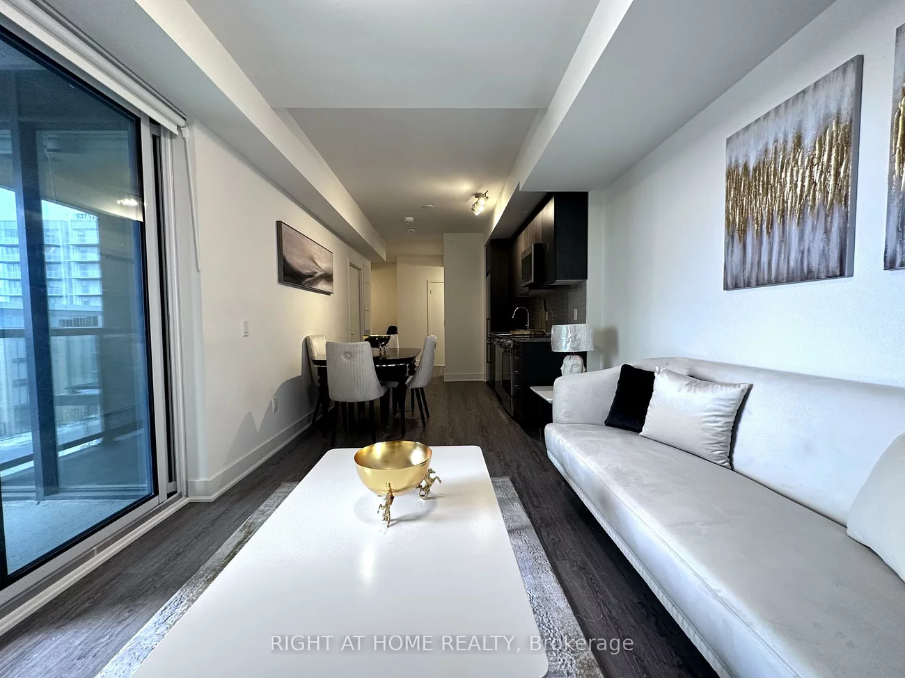 185, Deerfield, Central Newmarket, Newmarket
