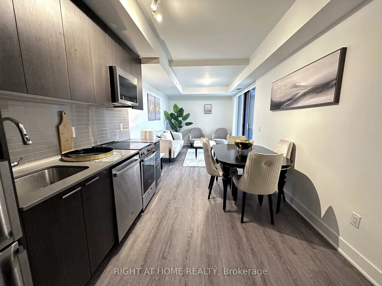 185, Deerfield, Central Newmarket, Newmarket