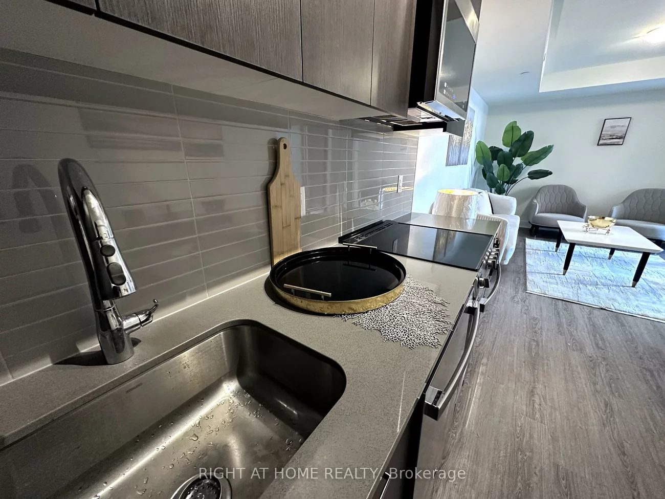 185, Deerfield, Central Newmarket, Newmarket