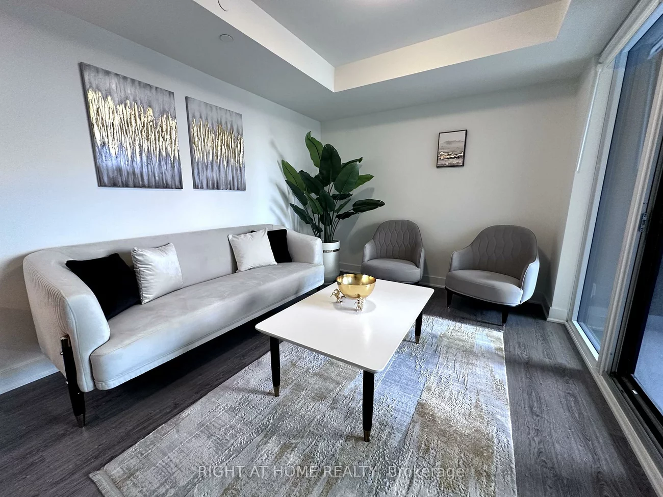 185, Deerfield, Central Newmarket, Newmarket