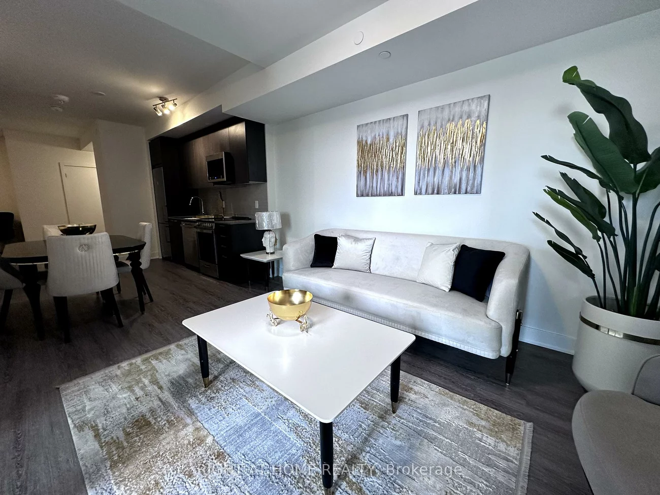 185, Deerfield, Central Newmarket, Newmarket
