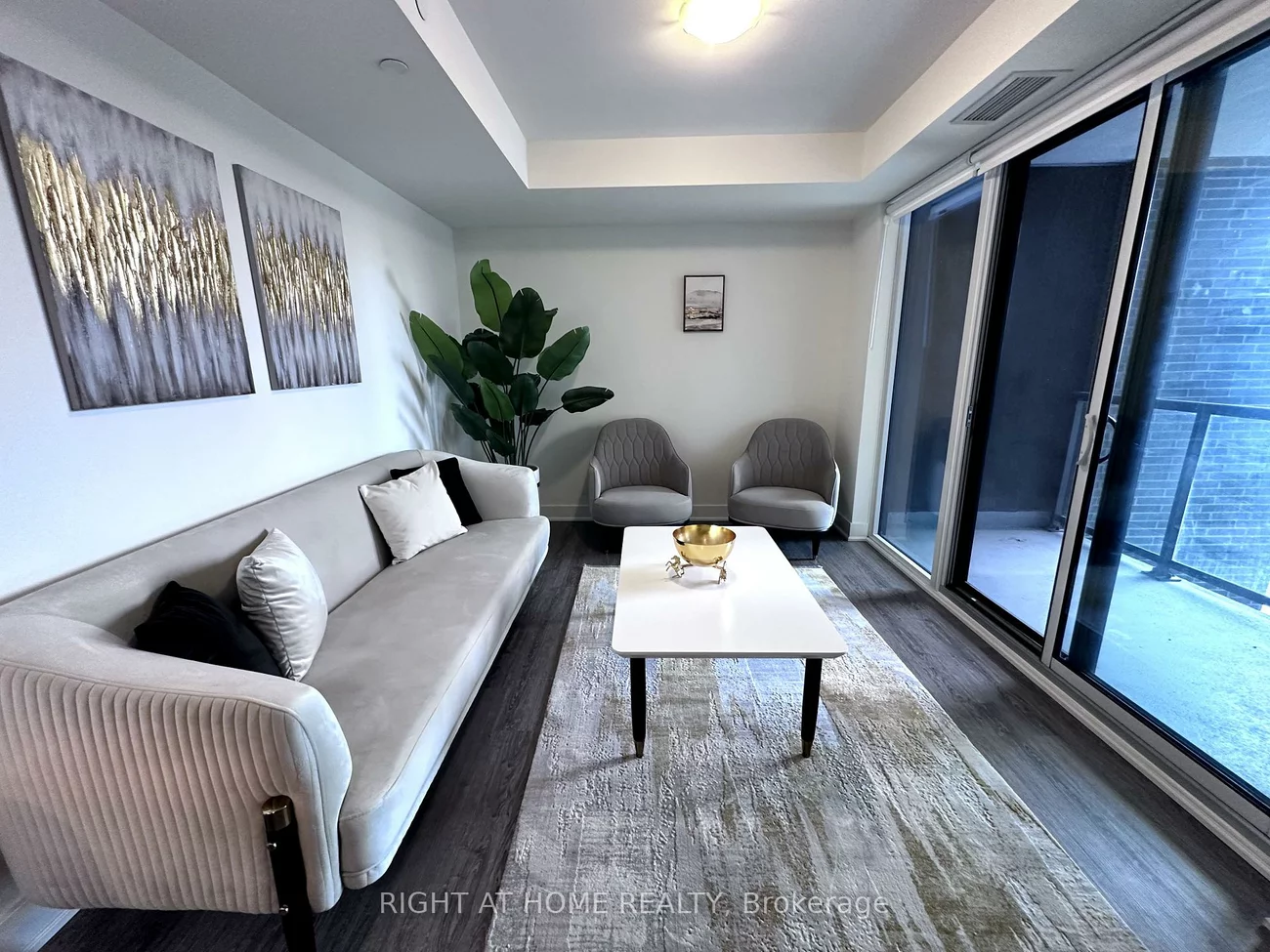 185, Deerfield, Central Newmarket, Newmarket