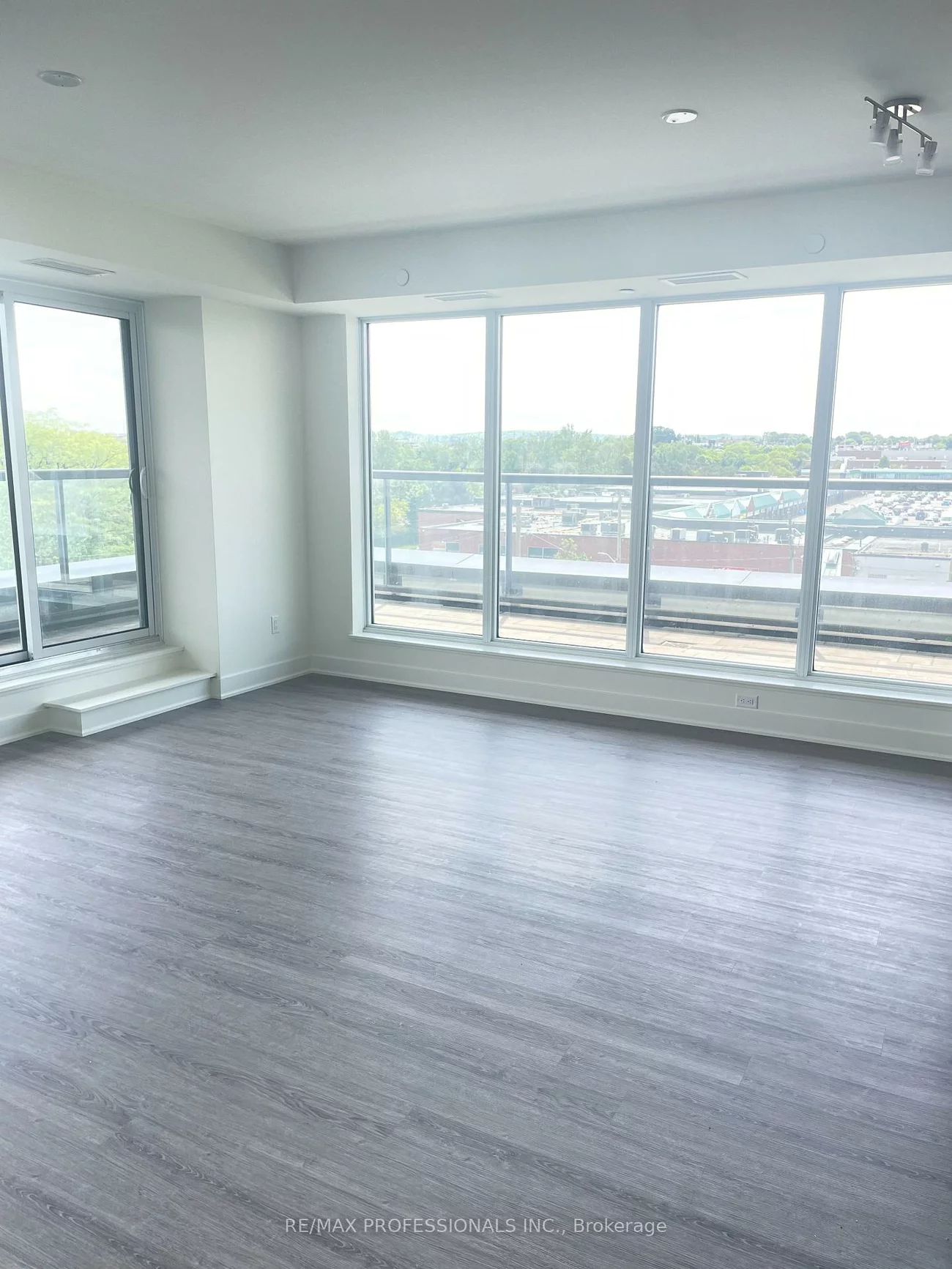185, Deerfield, Central Newmarket, Newmarket