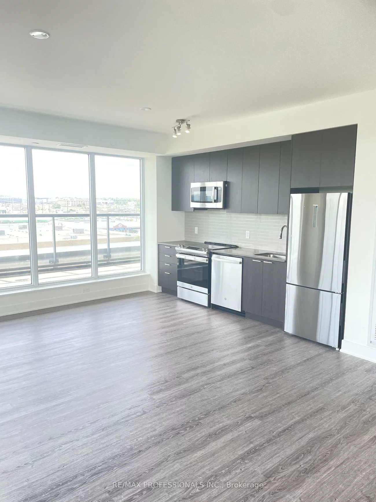 185, Deerfield, Central Newmarket, Newmarket