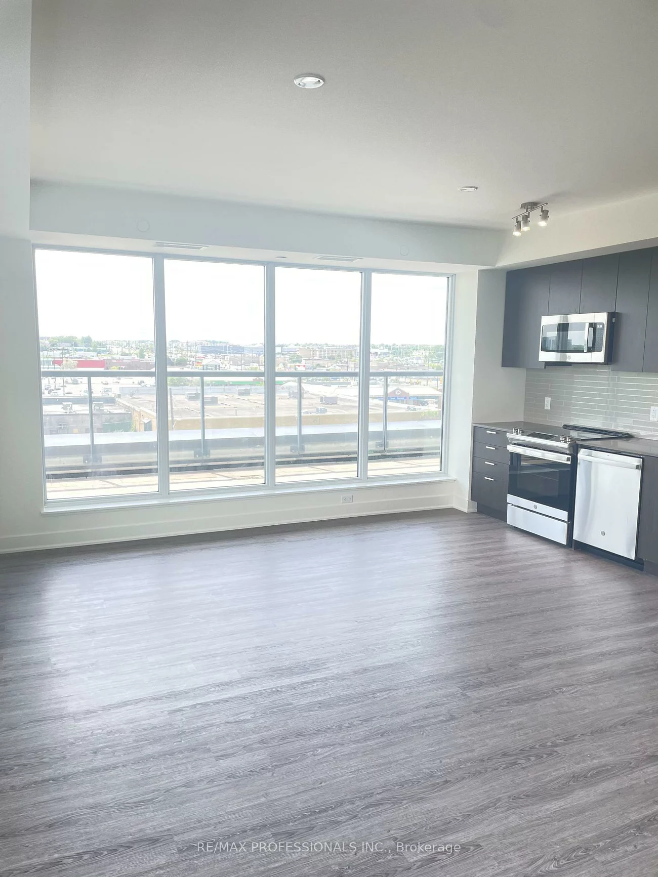185, Deerfield, Central Newmarket, Newmarket