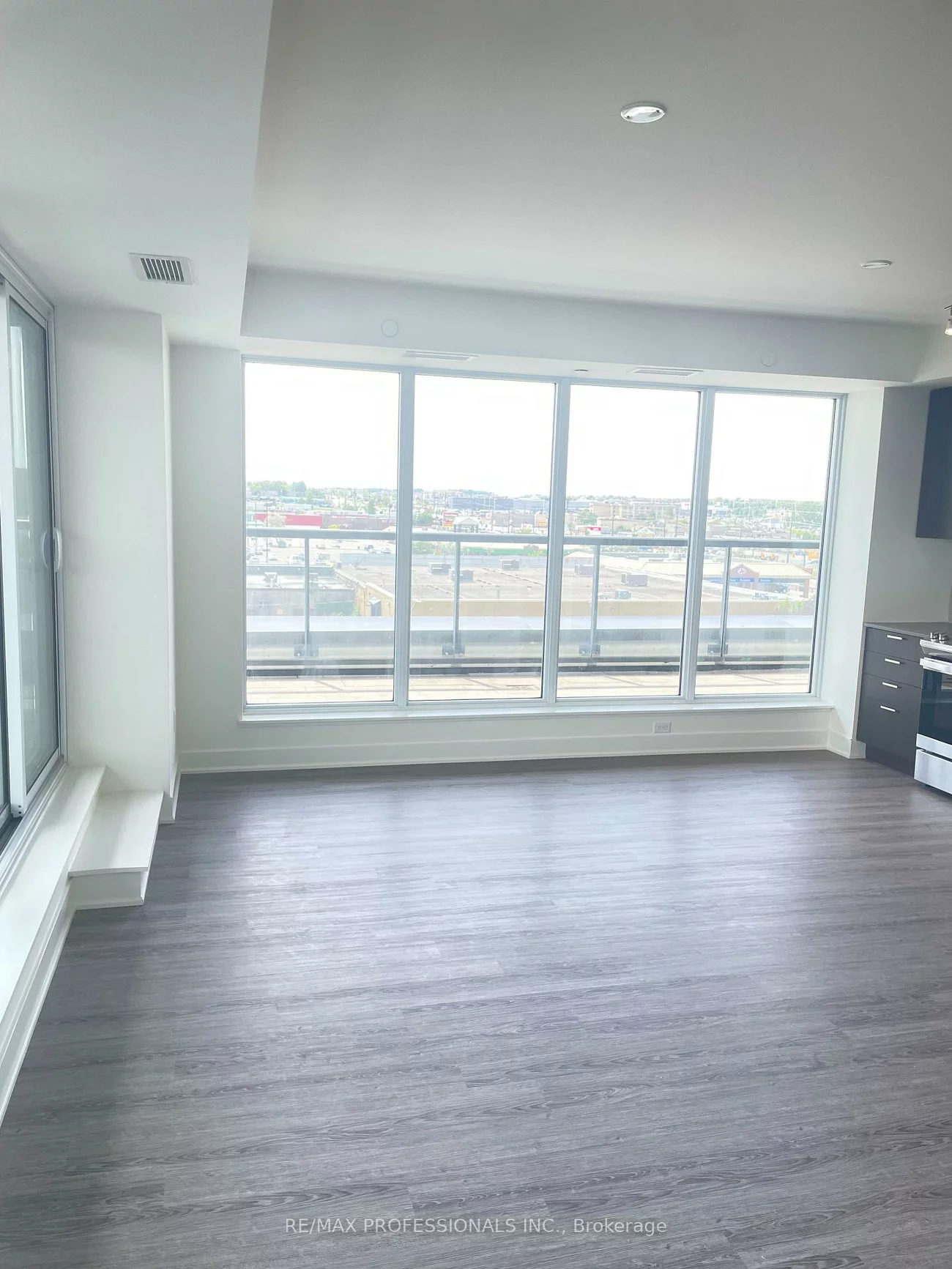 185, Deerfield, Central Newmarket, Newmarket