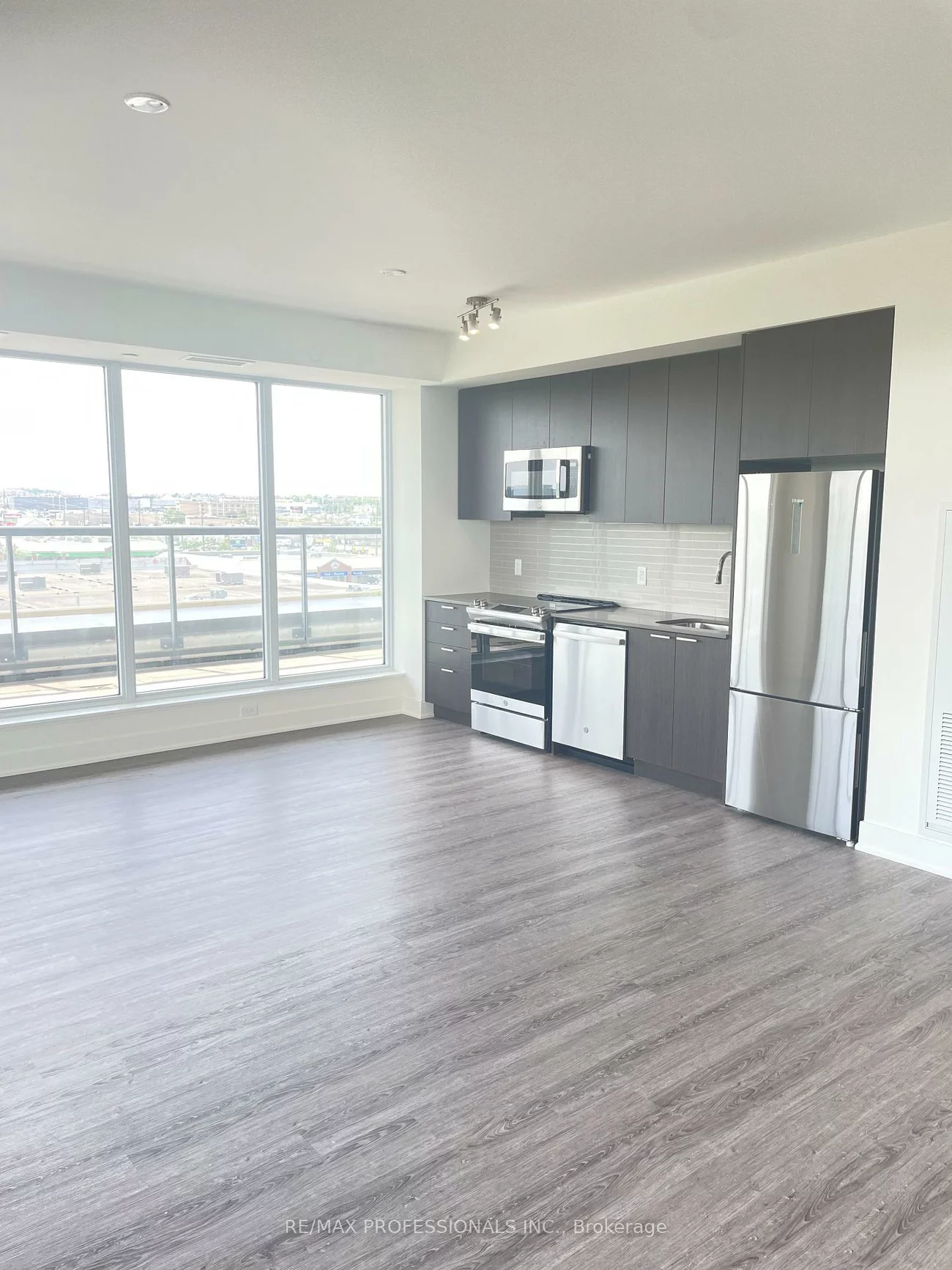185, Deerfield, Central Newmarket, Newmarket