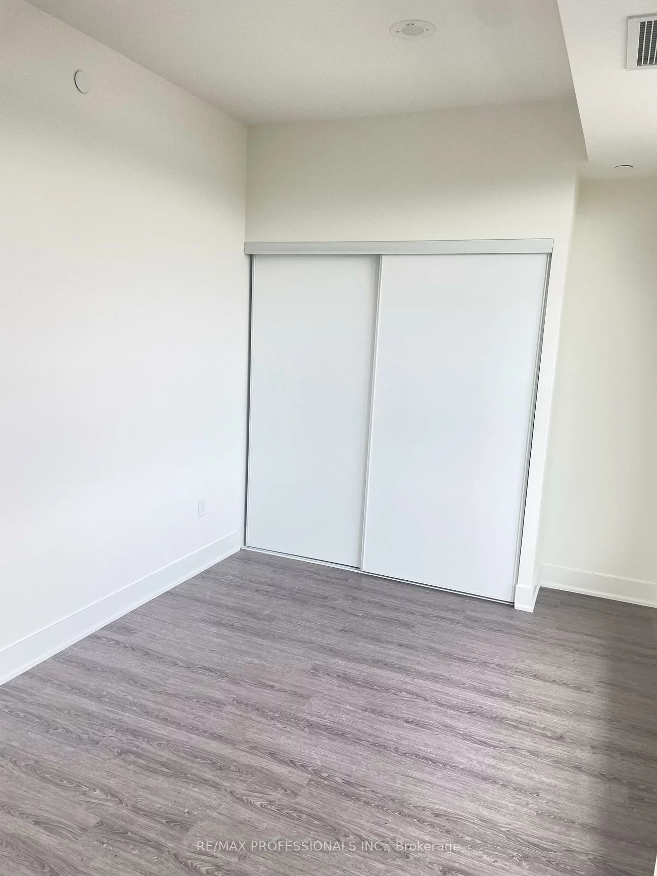185, Deerfield, Central Newmarket, Newmarket