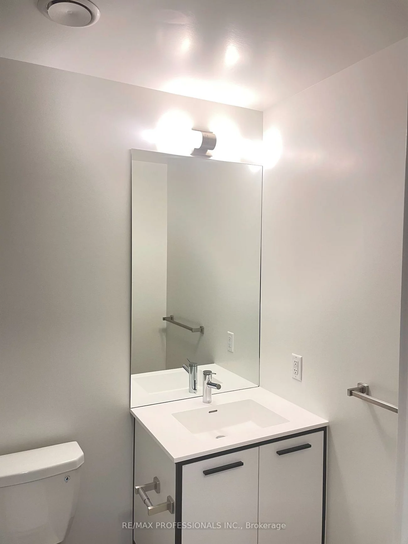 185, Deerfield, Central Newmarket, Newmarket