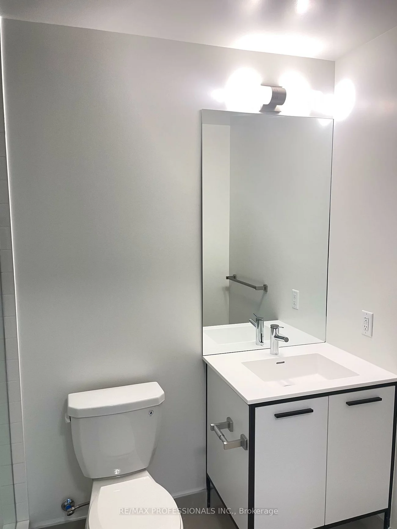 185, Deerfield, Central Newmarket, Newmarket