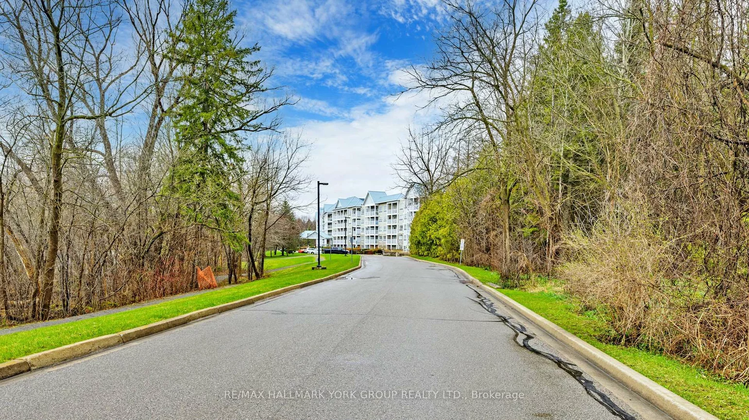 900, Bogart Mill, Gorham-College Manor, Newmarket