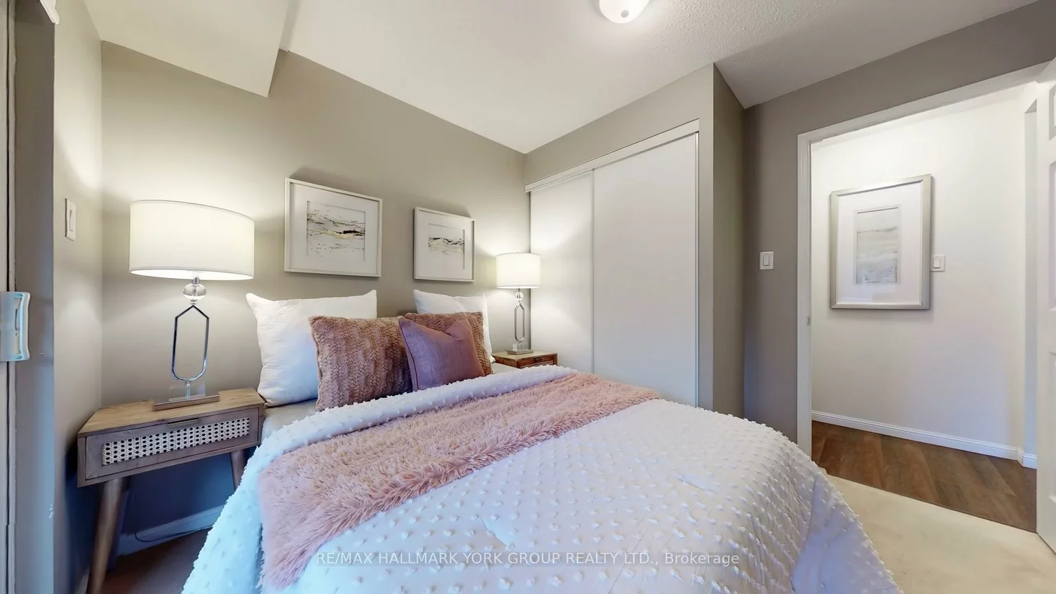 900, Bogart Mill, Gorham-College Manor, Newmarket