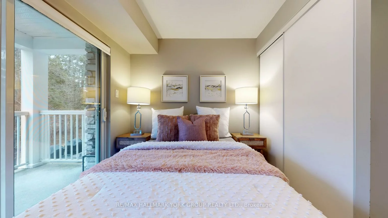 900, Bogart Mill, Gorham-College Manor, Newmarket