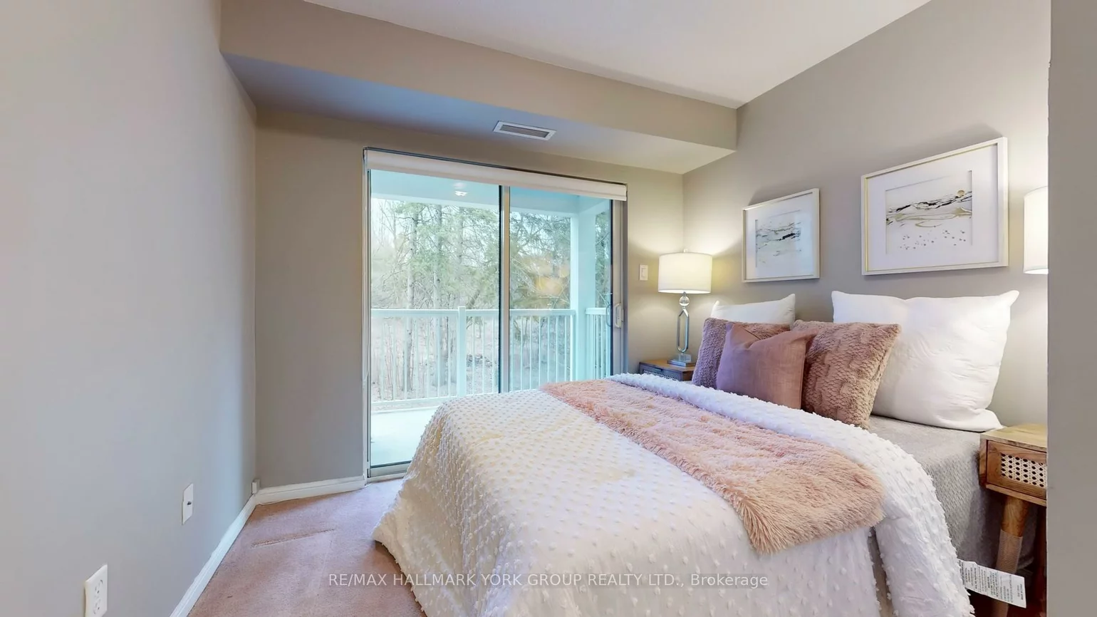 900, Bogart Mill, Gorham-College Manor, Newmarket