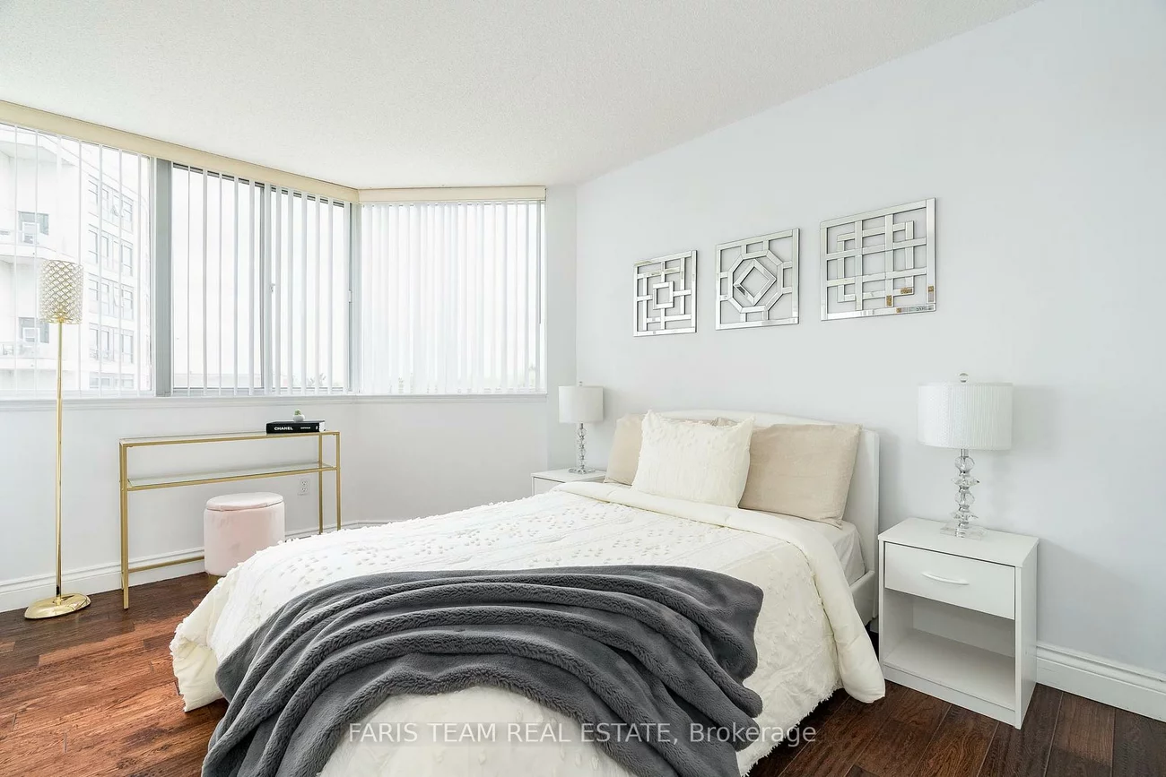 270, Davis, Central Newmarket, Newmarket