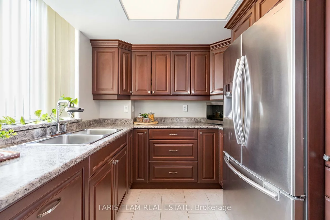 270, Davis, Central Newmarket, Newmarket