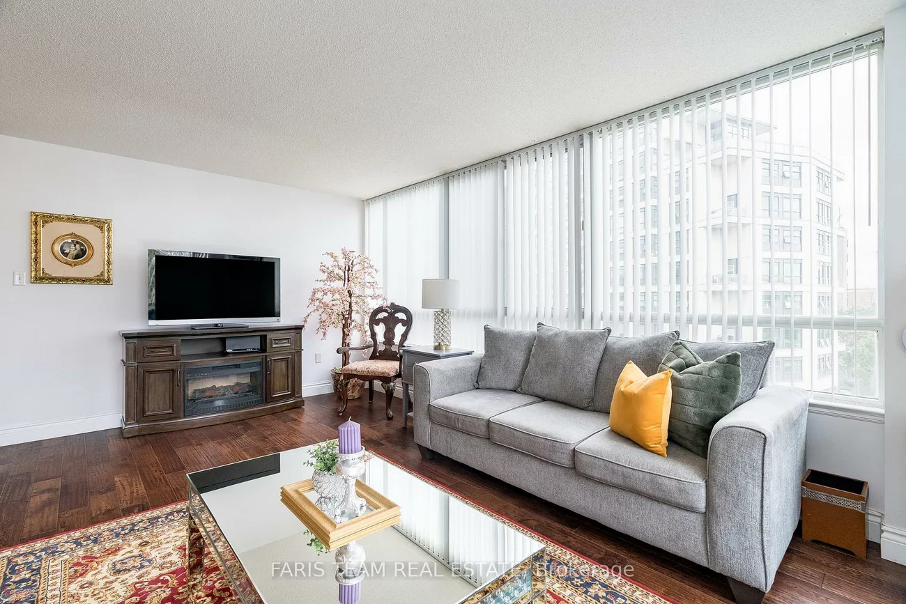 270, Davis, Central Newmarket, Newmarket