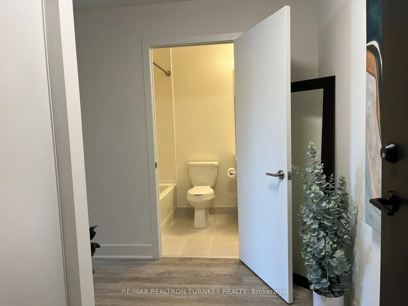185, Deerfield, Central Newmarket, Newmarket