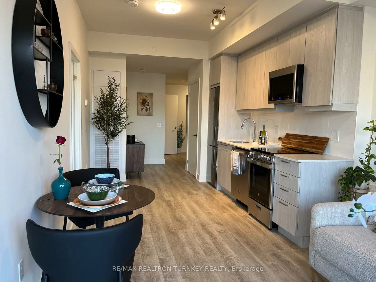 185, Deerfield, Central Newmarket, Newmarket