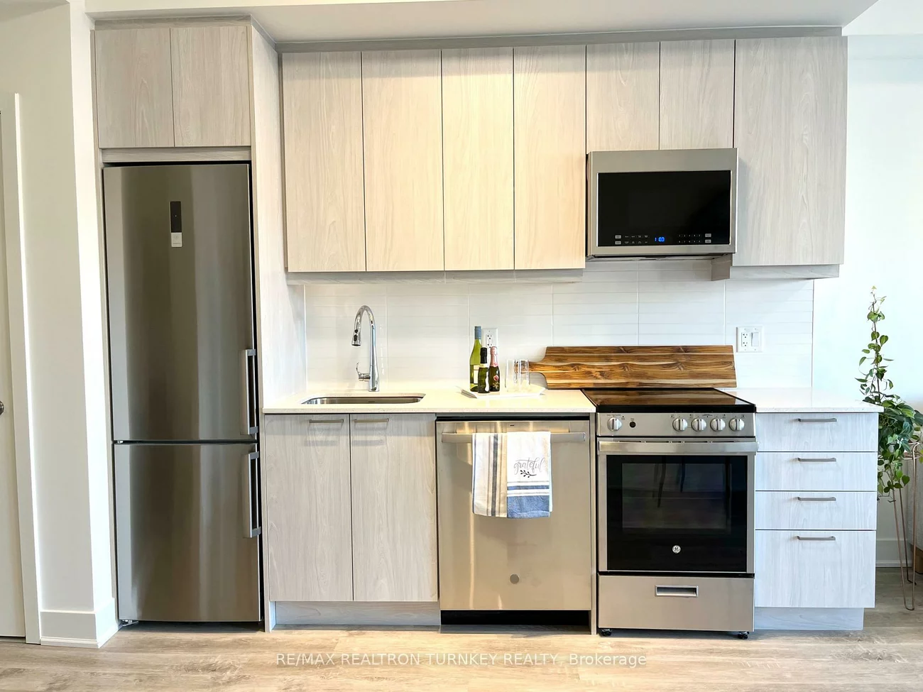 185, Deerfield, Central Newmarket, Newmarket