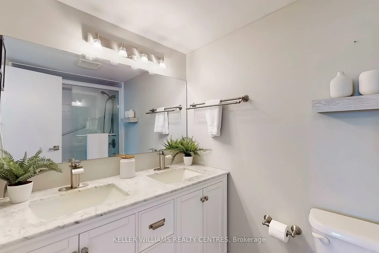 250, Davis, Central Newmarket, Newmarket