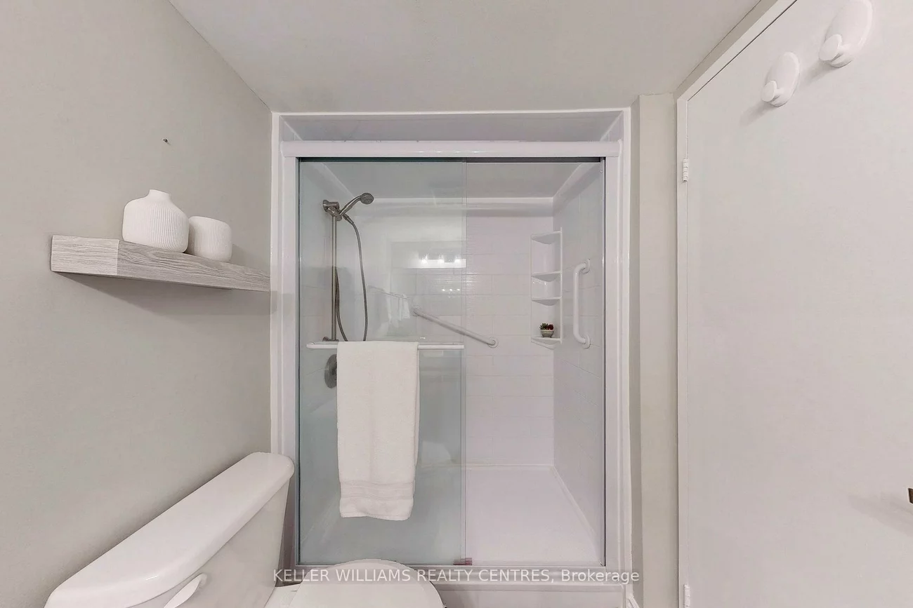 250, Davis, Central Newmarket, Newmarket