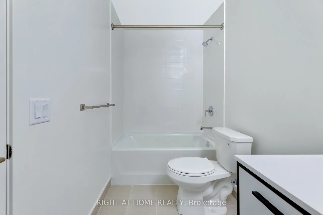 185, Deerfield, Central Newmarket, Newmarket