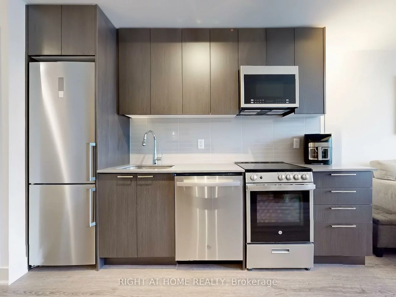 185, Deerfield, Central Newmarket, Newmarket