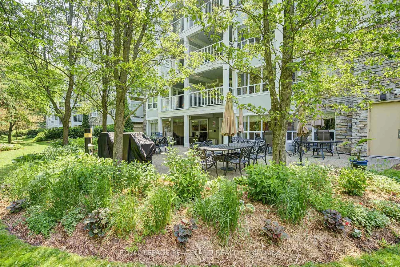 900, Bogart Mill, Gorham-College Manor, Newmarket