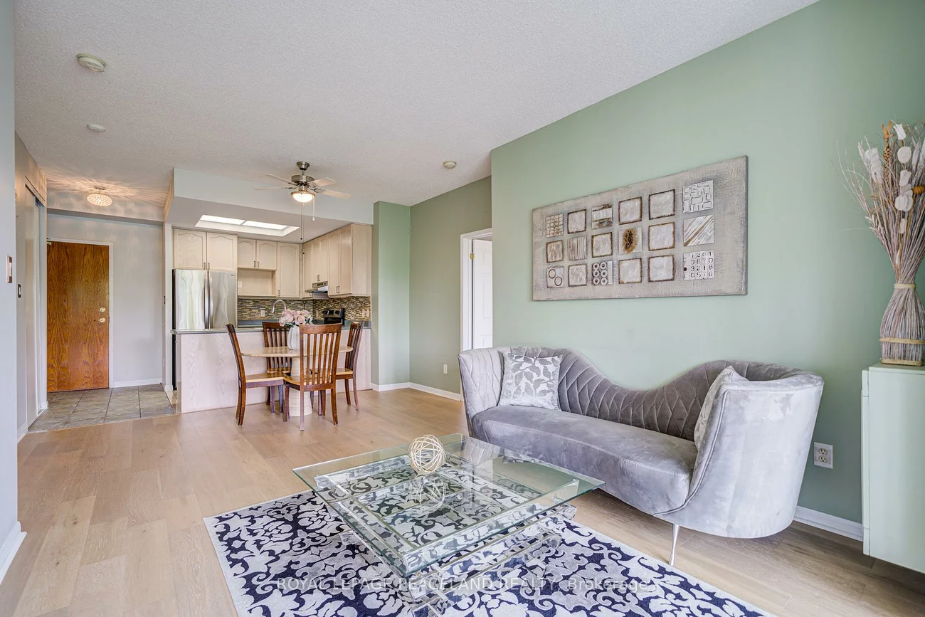 900, Bogart Mill, Gorham-College Manor, Newmarket