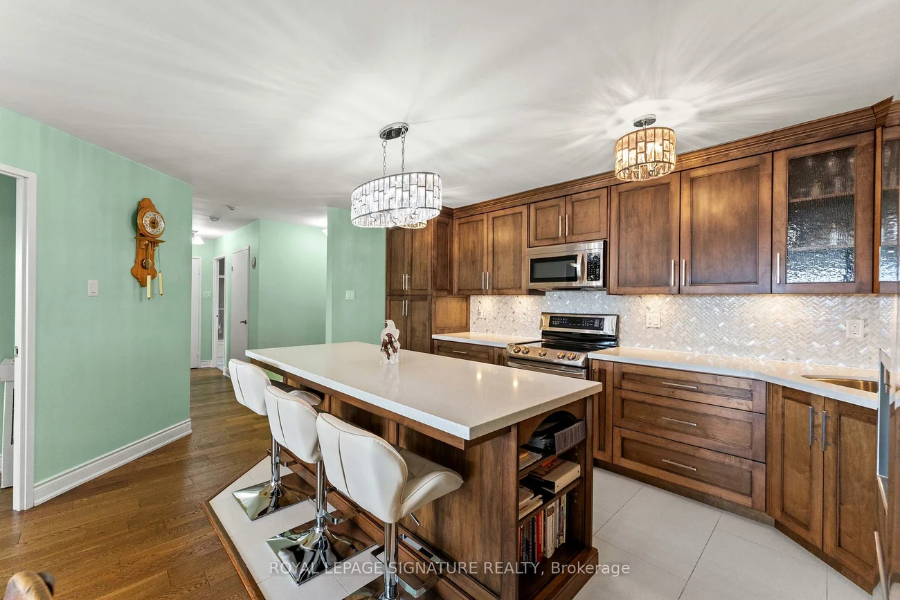 250, Davis, Central Newmarket, Newmarket