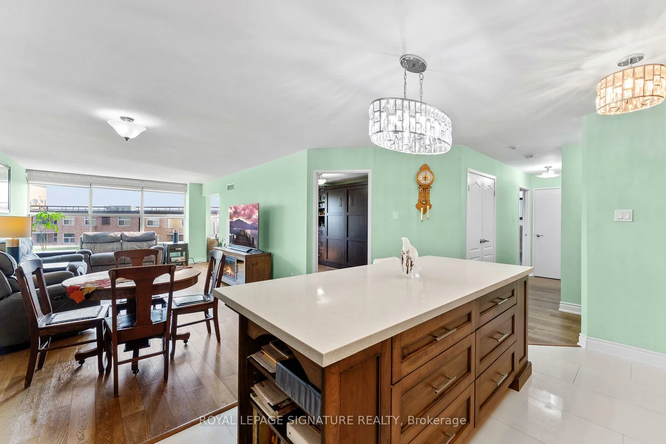 250, Davis, Central Newmarket, Newmarket