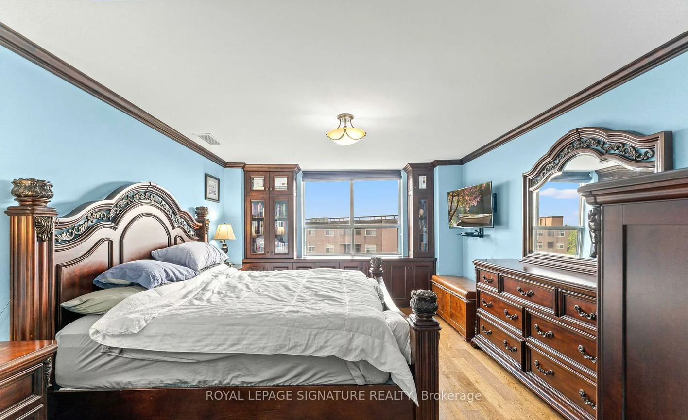 250, Davis, Central Newmarket, Newmarket