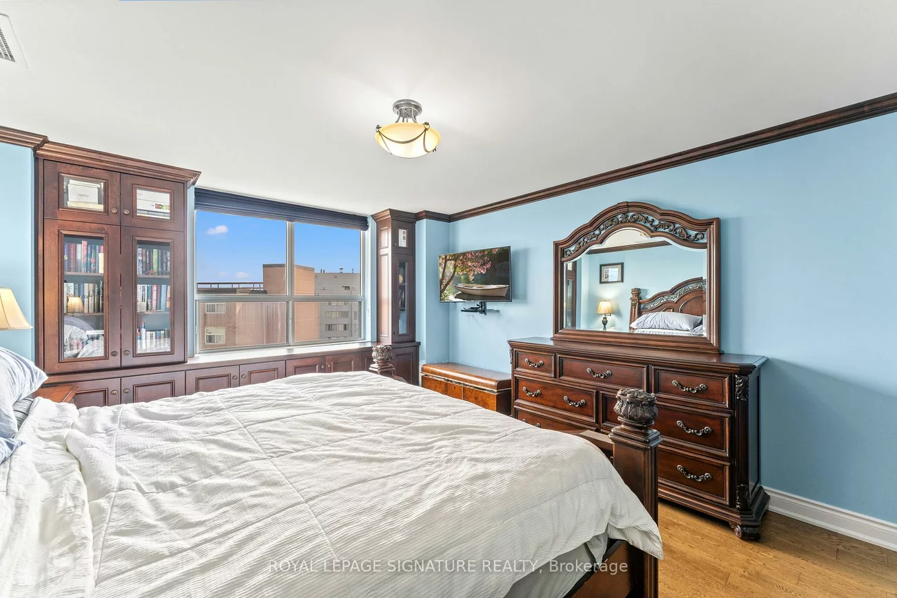 250, Davis, Central Newmarket, Newmarket
