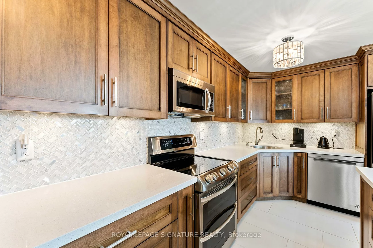 250, Davis, Central Newmarket, Newmarket