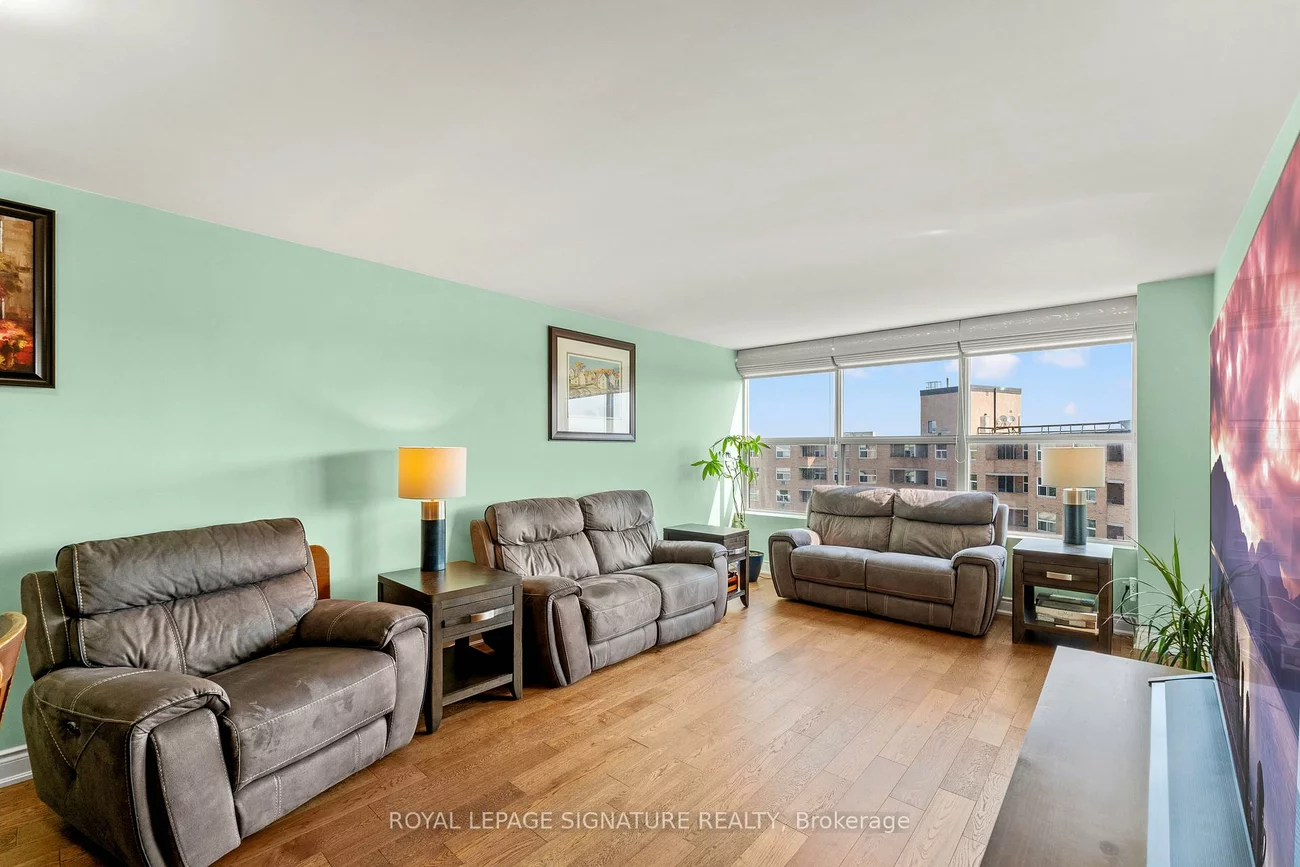 250, Davis, Central Newmarket, Newmarket