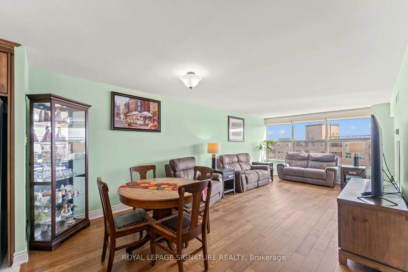 250, Davis, Central Newmarket, Newmarket