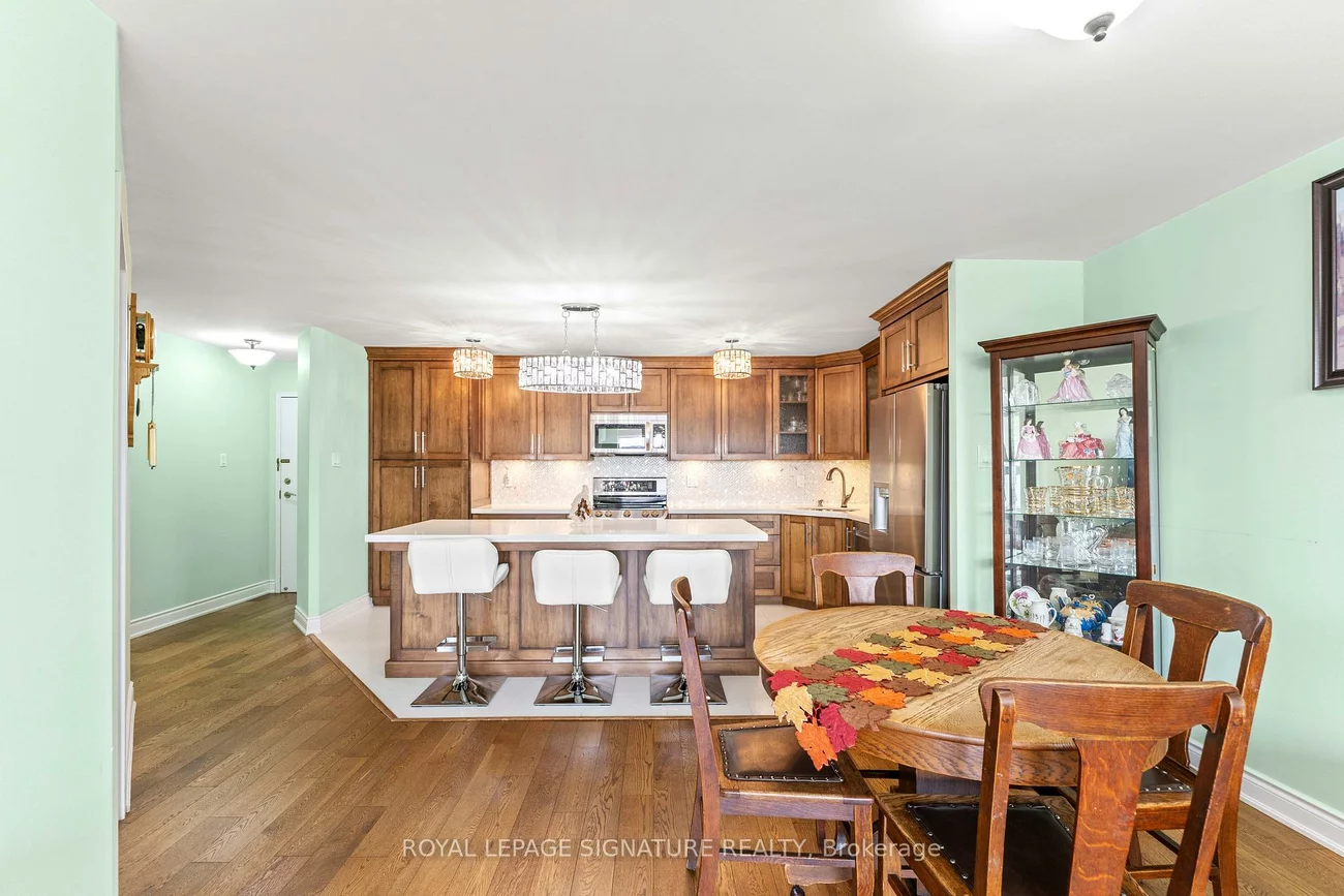 250, Davis, Central Newmarket, Newmarket