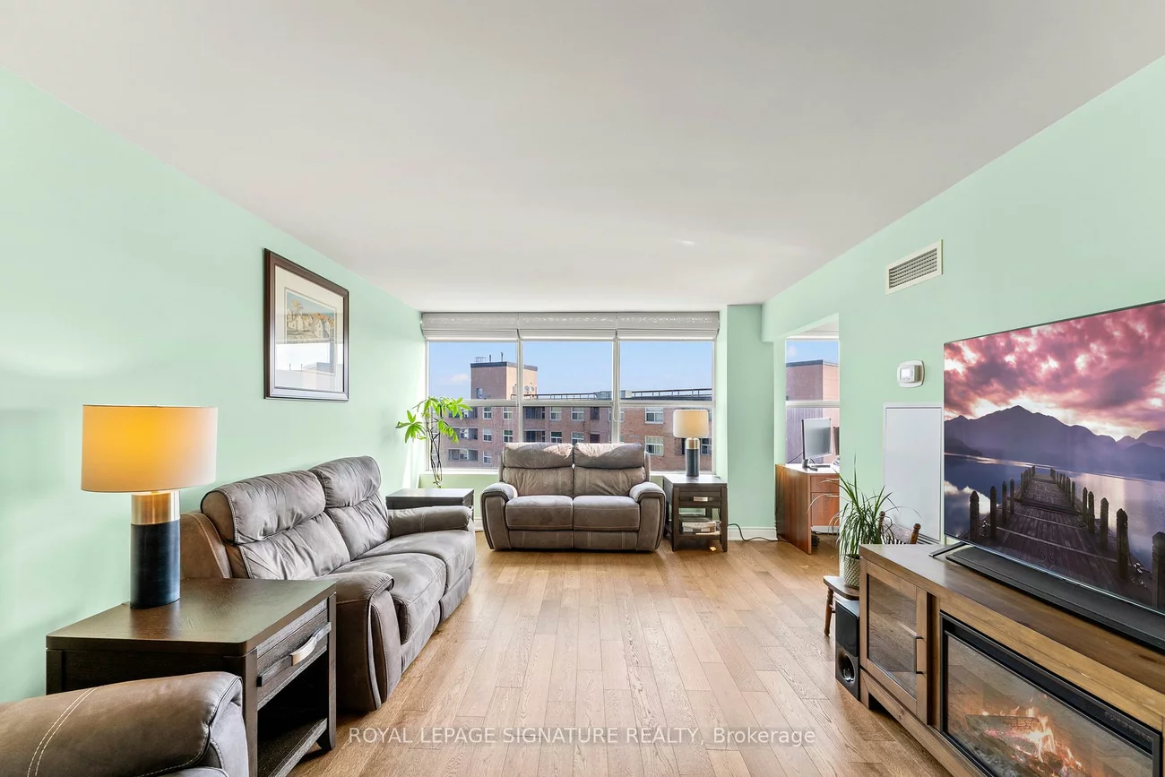 250, Davis, Central Newmarket, Newmarket