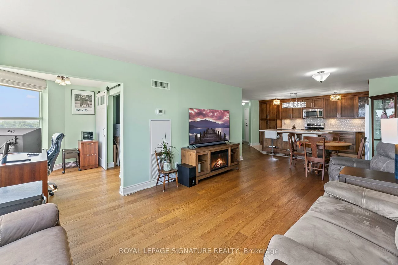 250, Davis, Central Newmarket, Newmarket