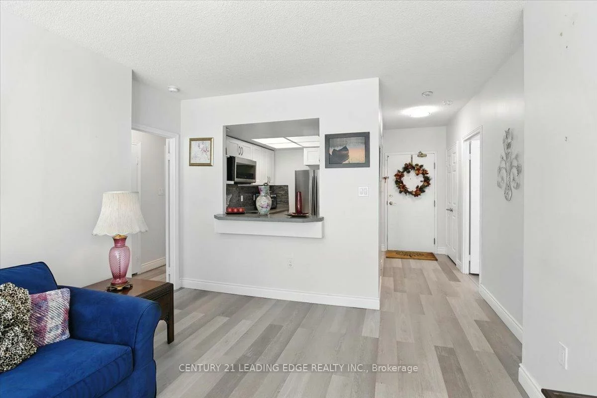 270, Davis, Central Newmarket, Newmarket