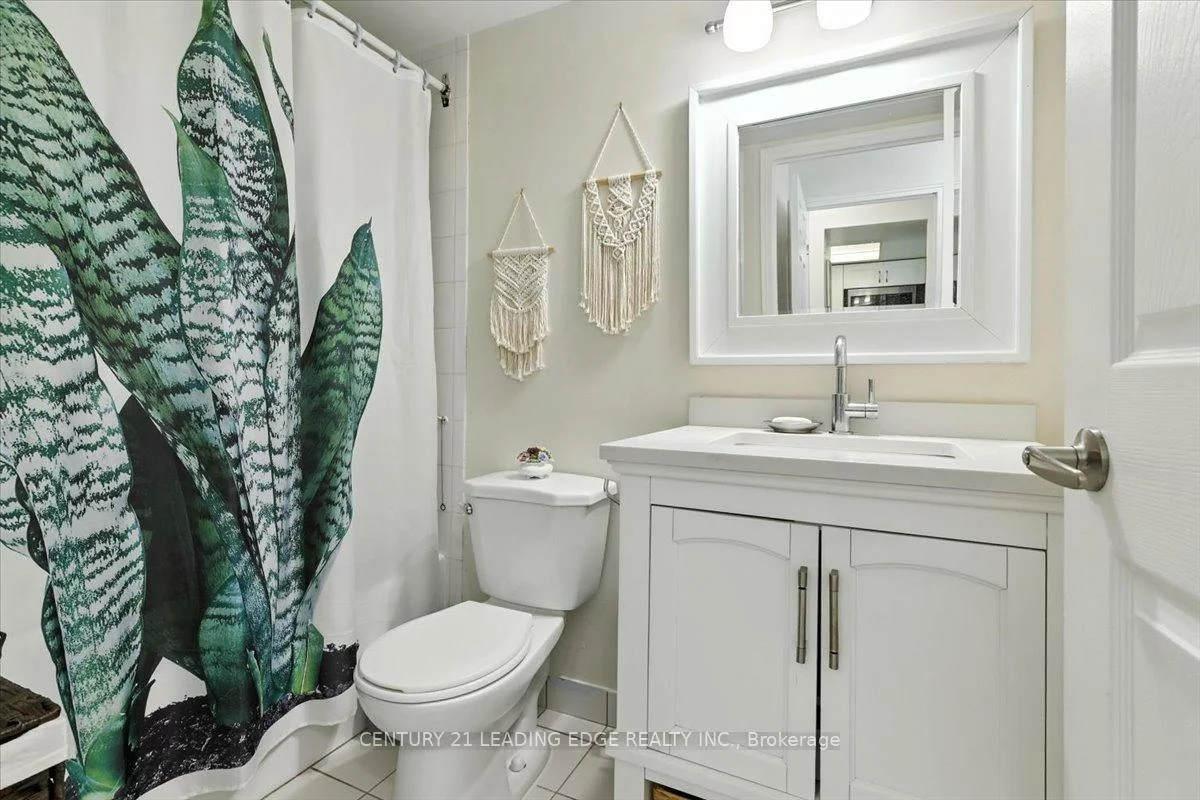 270, Davis, Central Newmarket, Newmarket
