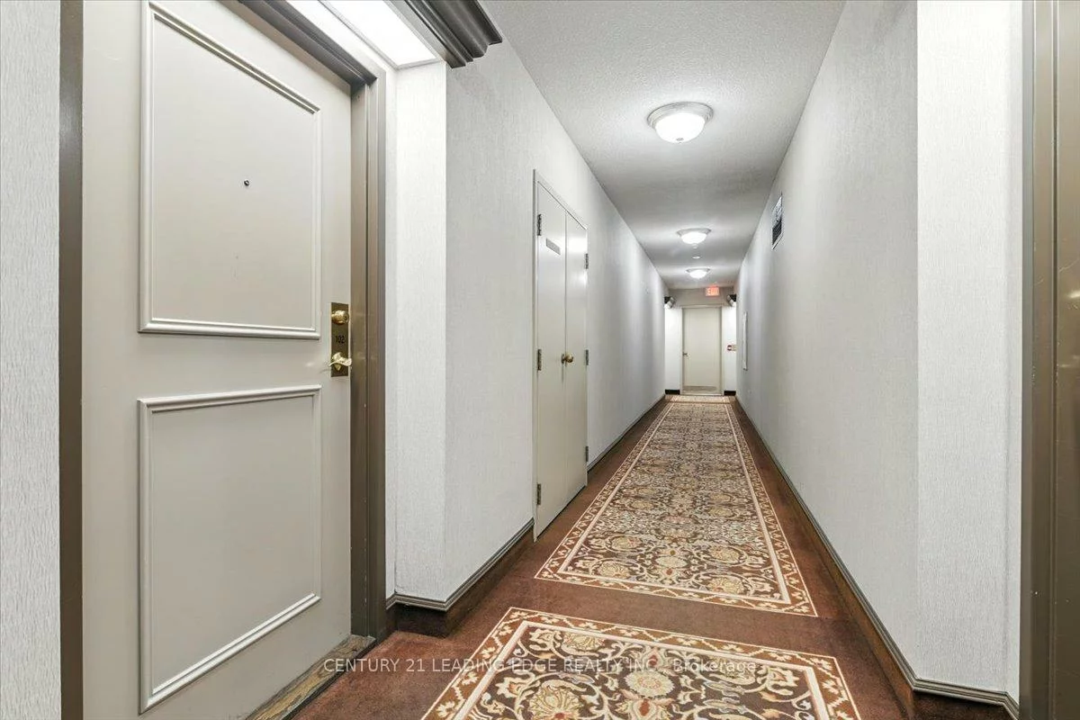 270, Davis, Central Newmarket, Newmarket