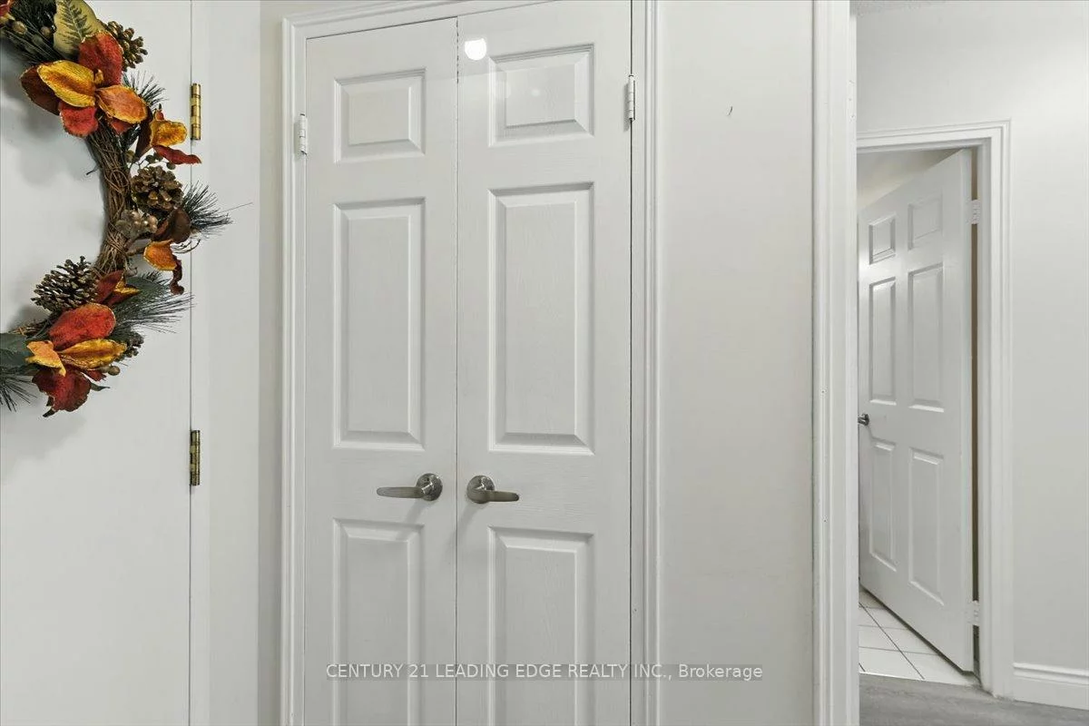 270, Davis, Central Newmarket, Newmarket