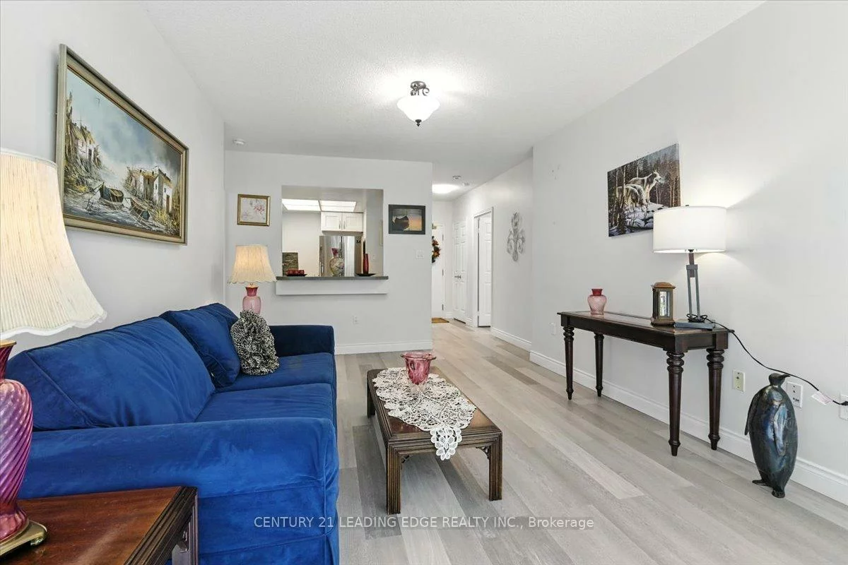270, Davis, Central Newmarket, Newmarket