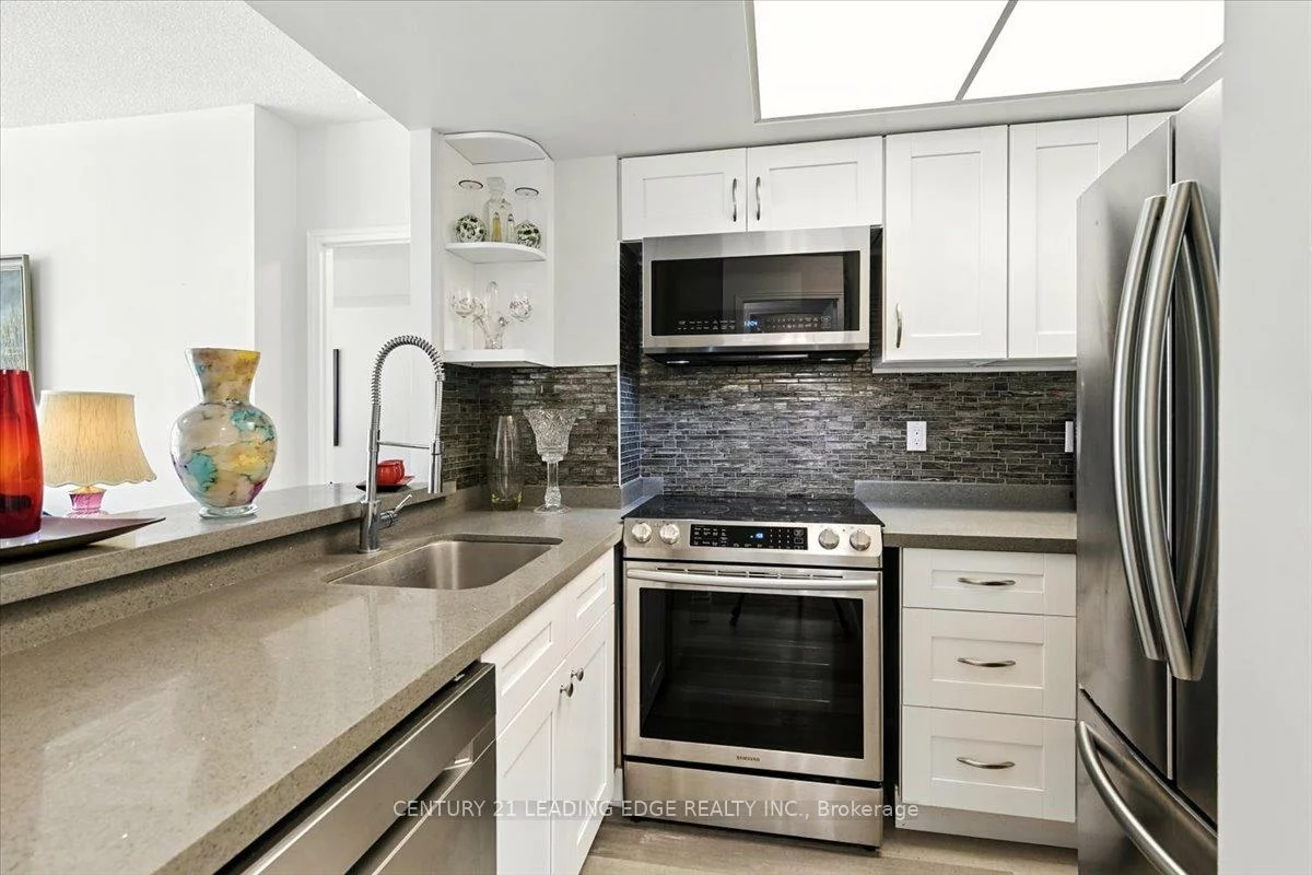 270, Davis, Central Newmarket, Newmarket